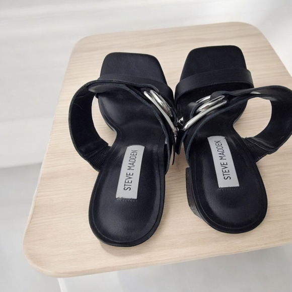 Steve Madden woman's size 7M in excellent condition. Leather upper. - Picture 6 of 16